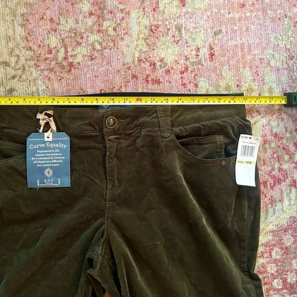 NWT Democracy Dark Olive Corduroy Patriot Ab Solution Trousers - Picture 6 of 9
